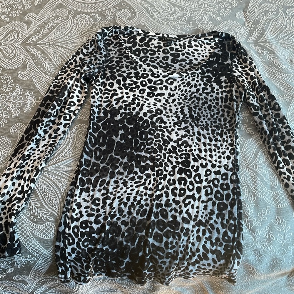 Woman’s express top size medium